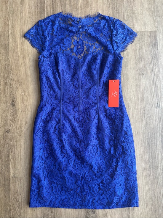 Monique Lhuillier Dresses & Skirts - NWT Monique Lhuillier Lace Sheath Open Back Dress Size 10